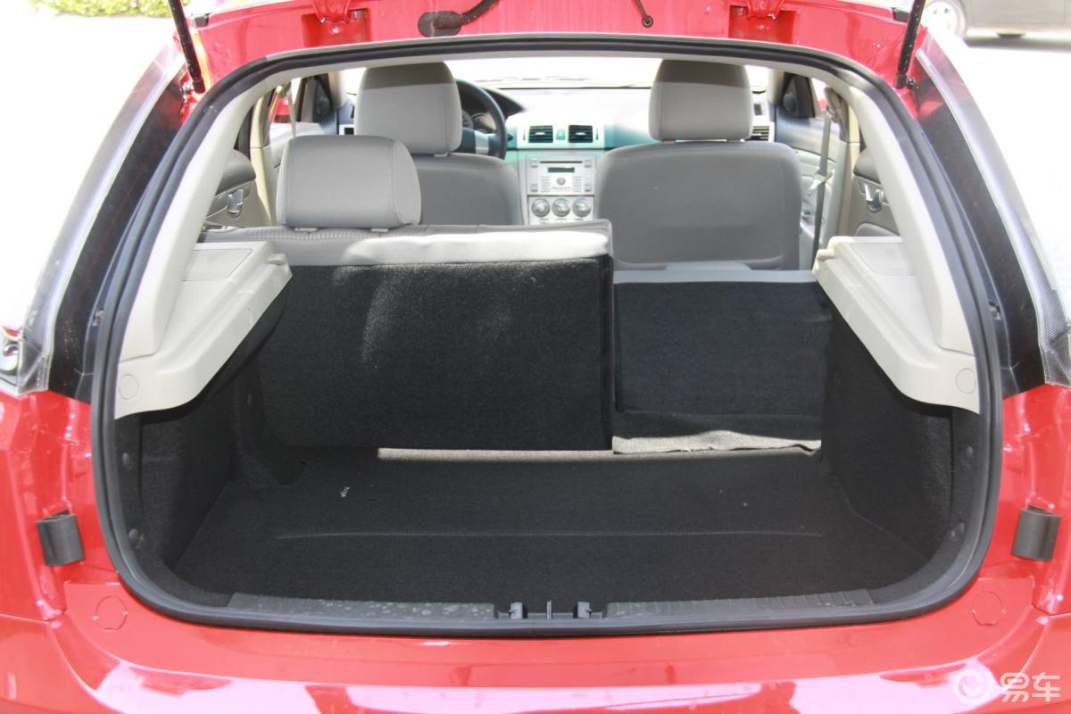 长安cx301.6l mt 豪华型cx30 空间易车网独家图片,谢绝其他媒体转载!