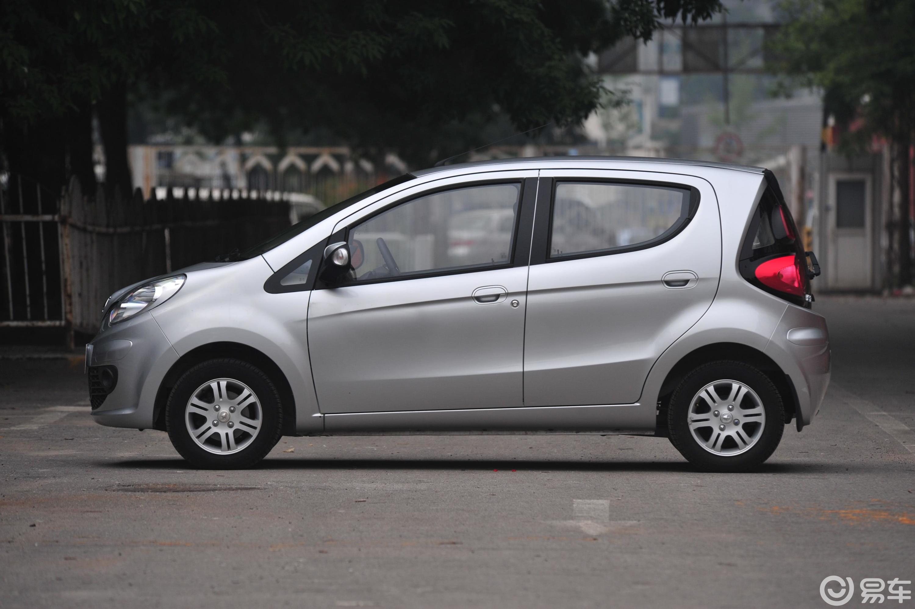 【奔奔mini2010款1.0l 手动 尊贵型外观汽车图片-汽车图片大全】-易车