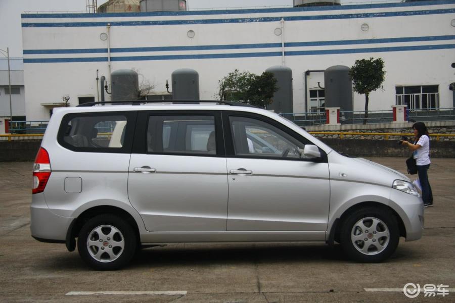 2010款 五菱宏光 6431mf—1.4l 豪华型