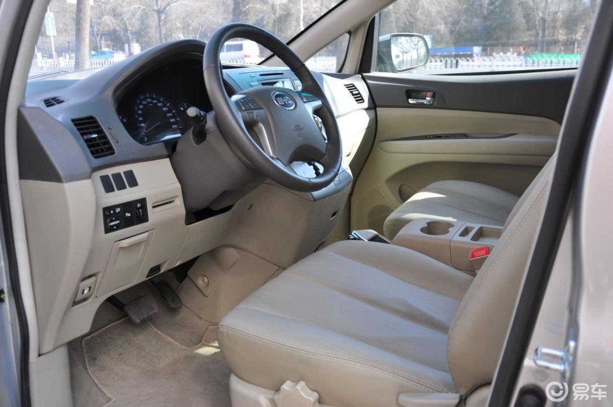 【比亚迪m62011款2.4l 尊贵型前排空间汽车图片-汽车图片大全】-易车