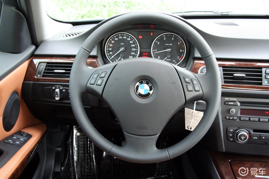 【宝马3系2011款320i 时尚型方向盘汽车图片-汽车图片大全】-易车网