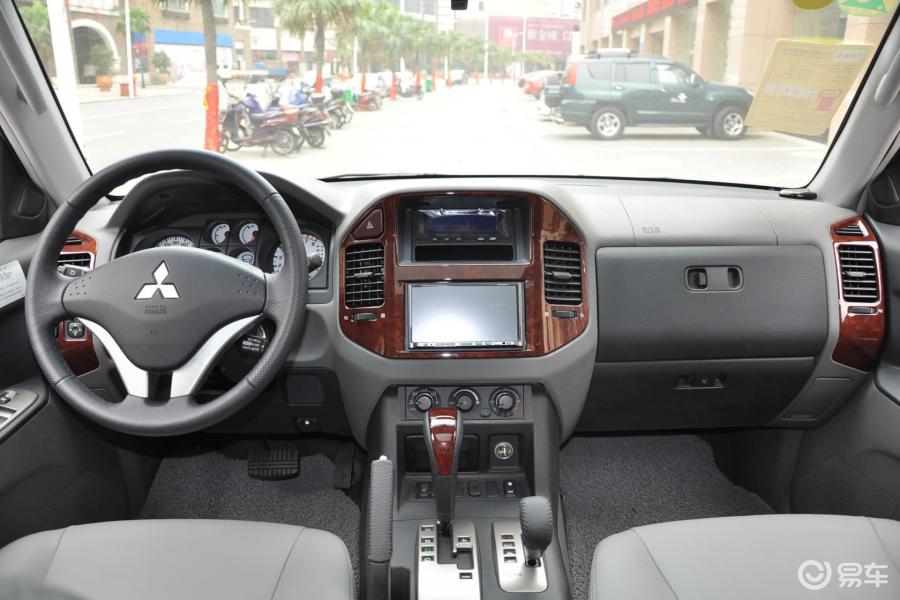 【帕杰罗2011款v73 3.0 glx at内饰汽车图片-汽车图片大全】-易车