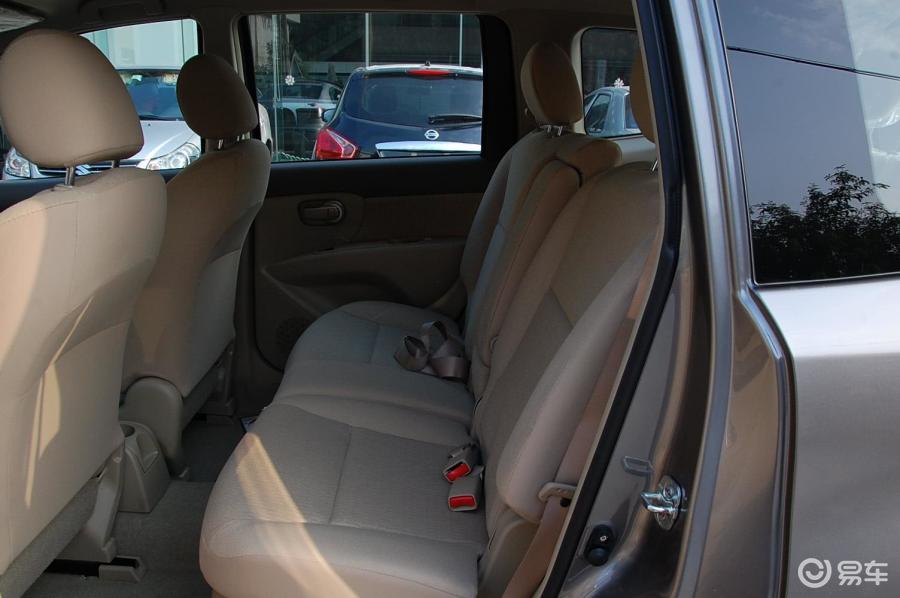 日产骊威 空间图