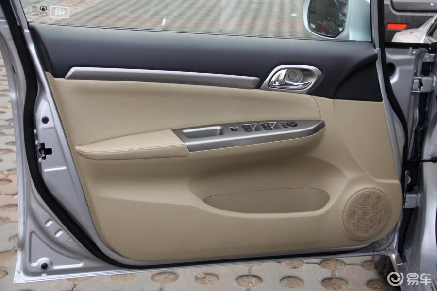 长城c50 驾驶员侧车门内门板图