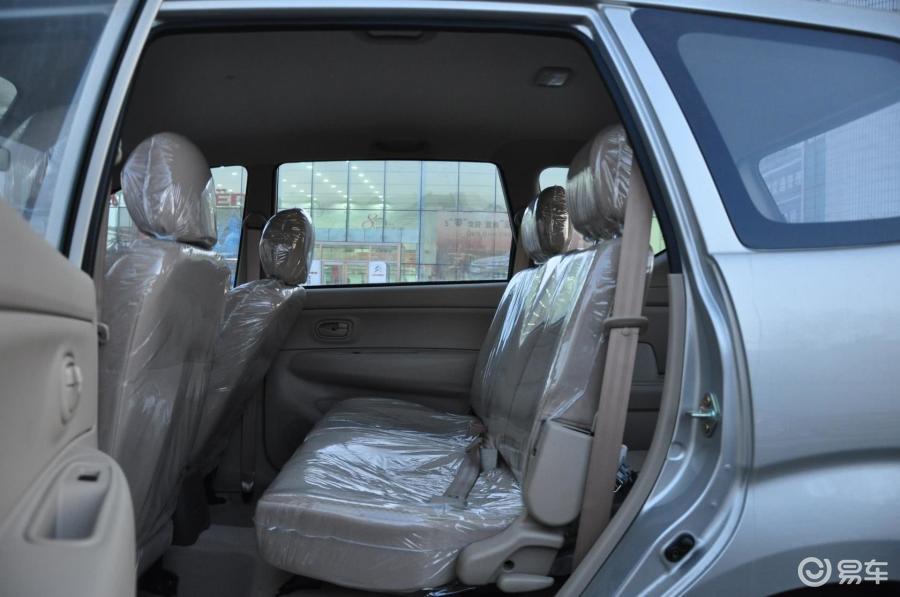 一汽森雅m80 后排空间图