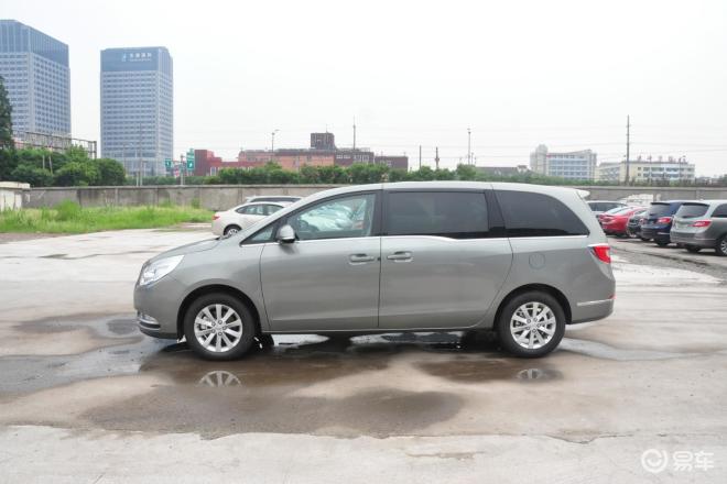 别克gl8外观-晶灰