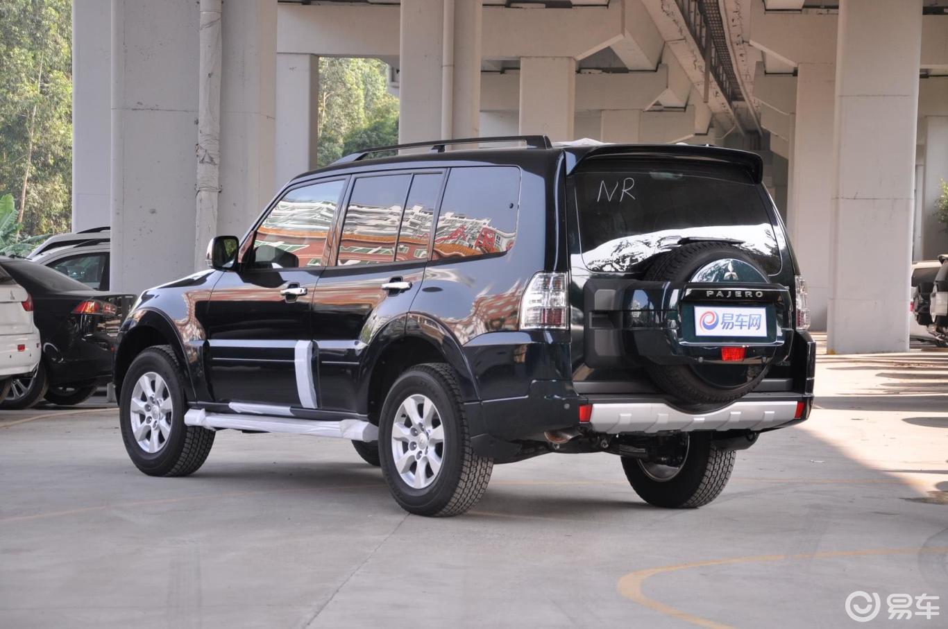 帕杰罗外观-深绿云母色