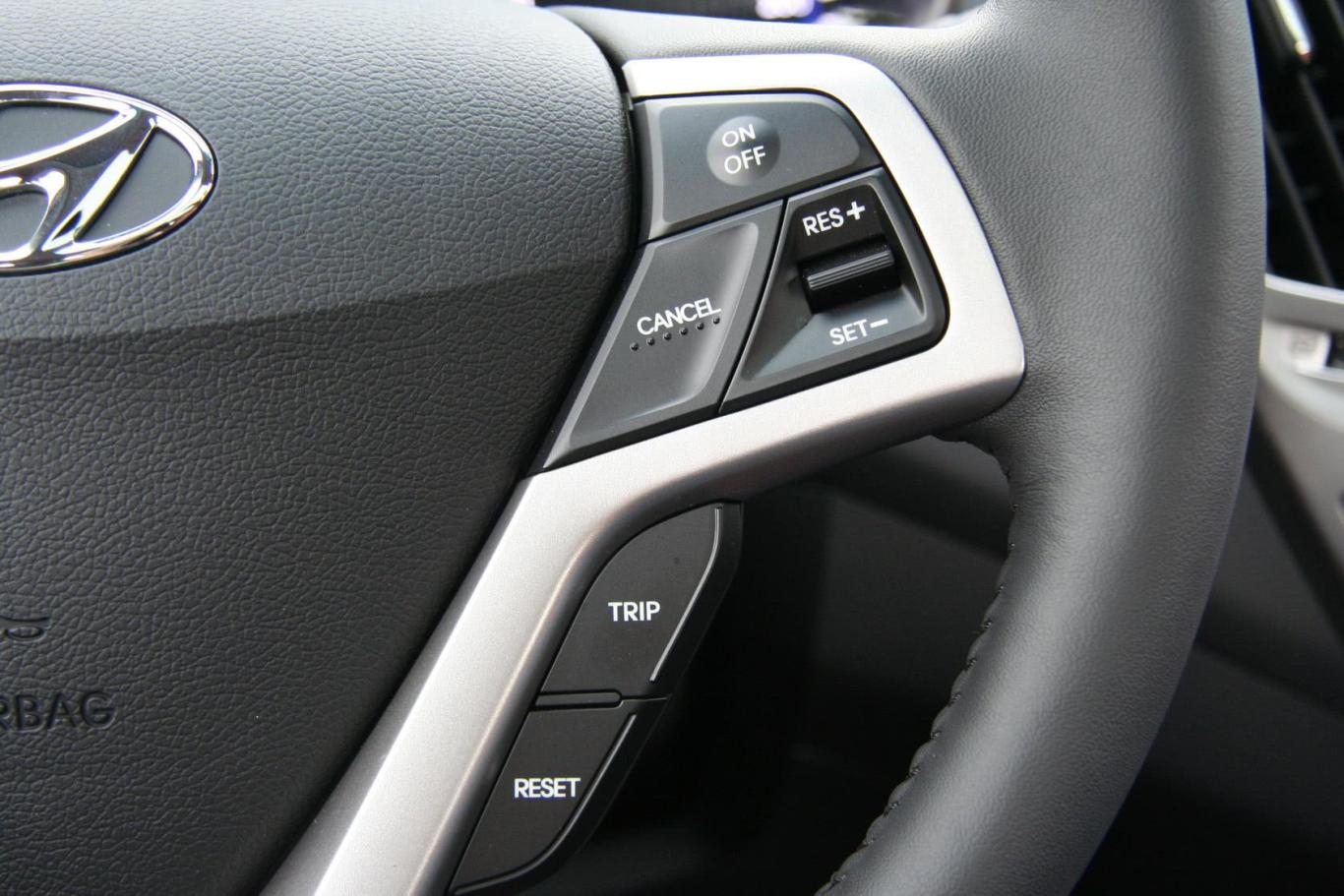 veloster飞思1.6l 自动 旗舰版方向盘功能键