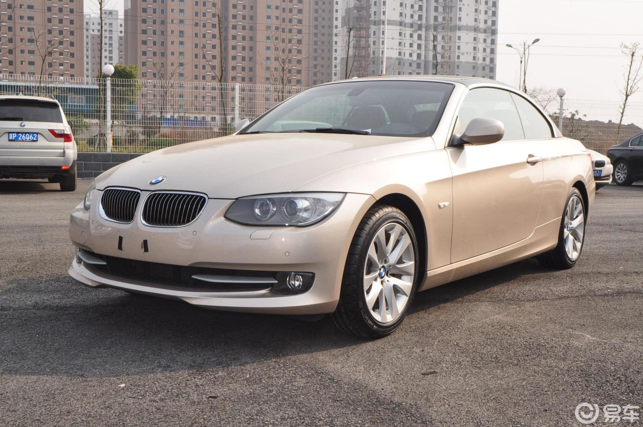 【宝马3系2011款敞篷轿跑车 330i侧前45度车头向左水平汽车图片-汽车