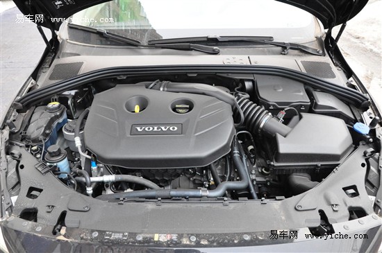 图为s60 t5车型发动机舱