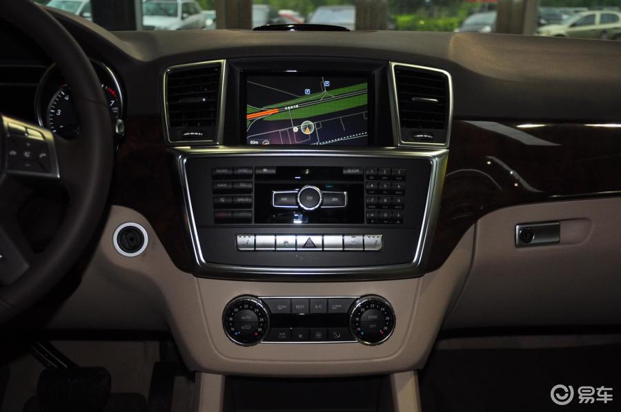 【奔驰m级2012款ml 350 动感型中控台正面汽车图片-汽车图片大全】