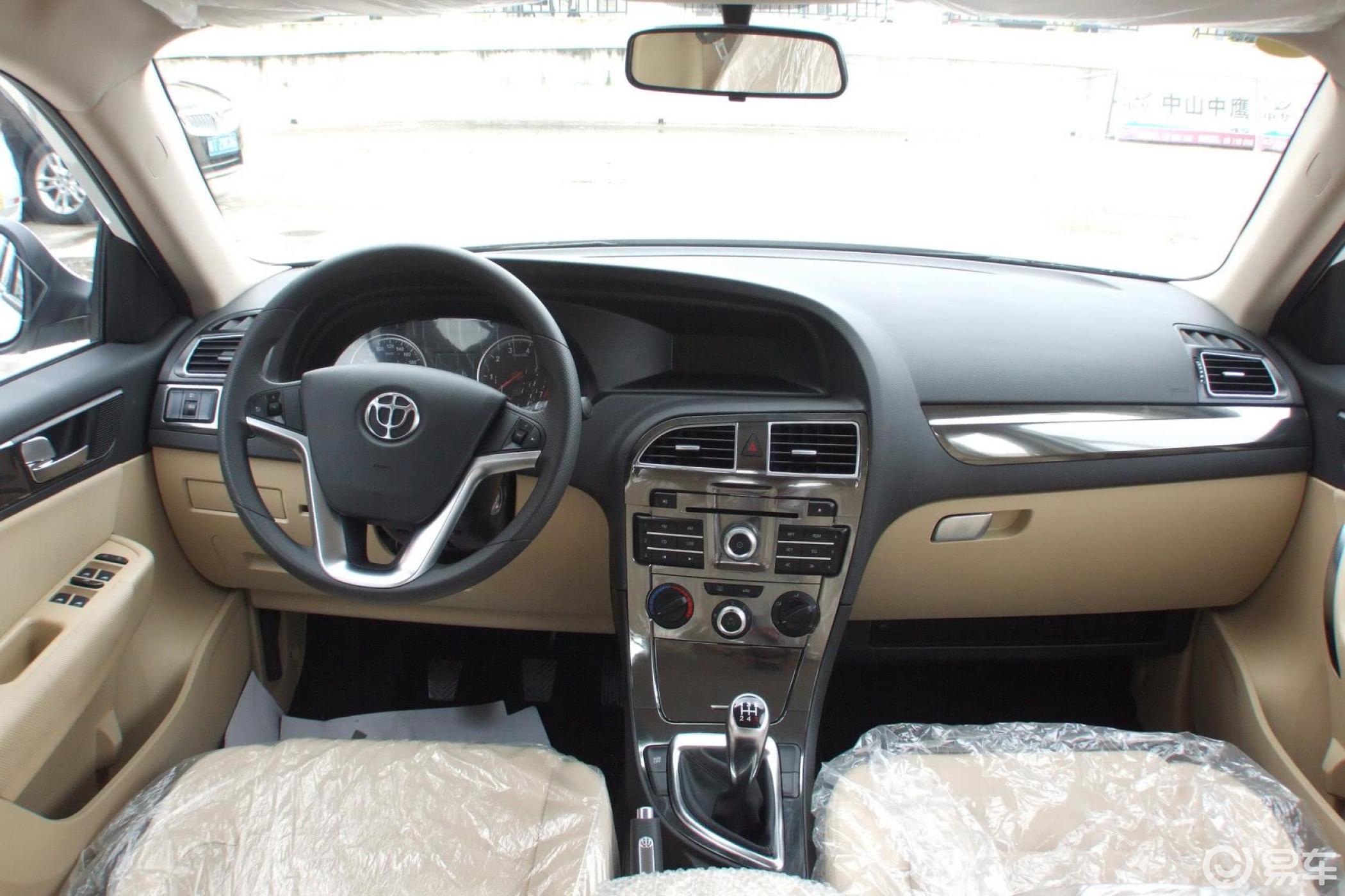 6 手动 舒适型内饰全景正拍汽车图片-汽车图片大全】-易车