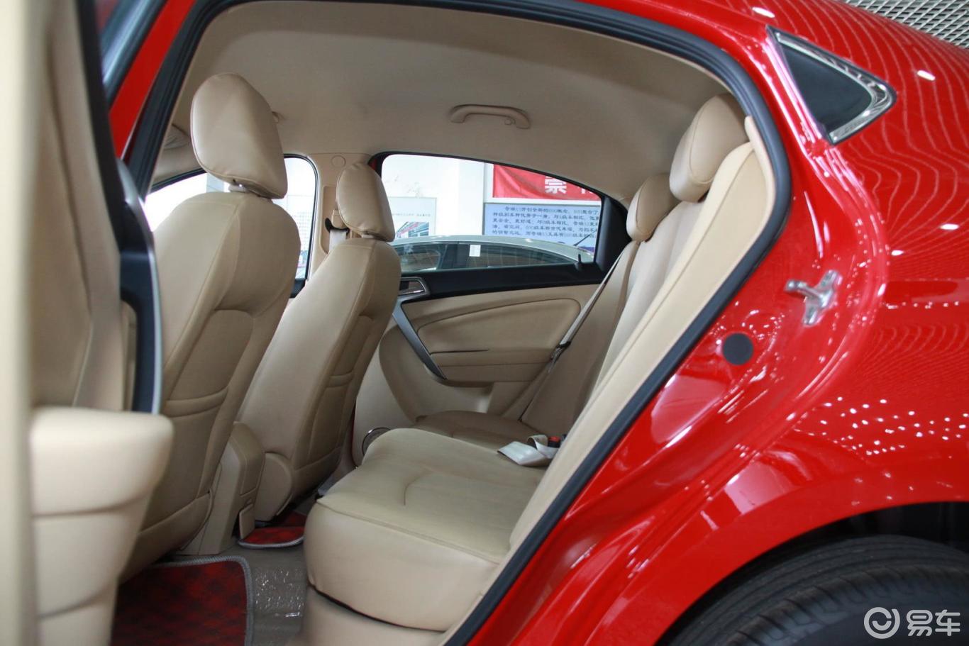 奇瑞a3两厢 空间-激情红