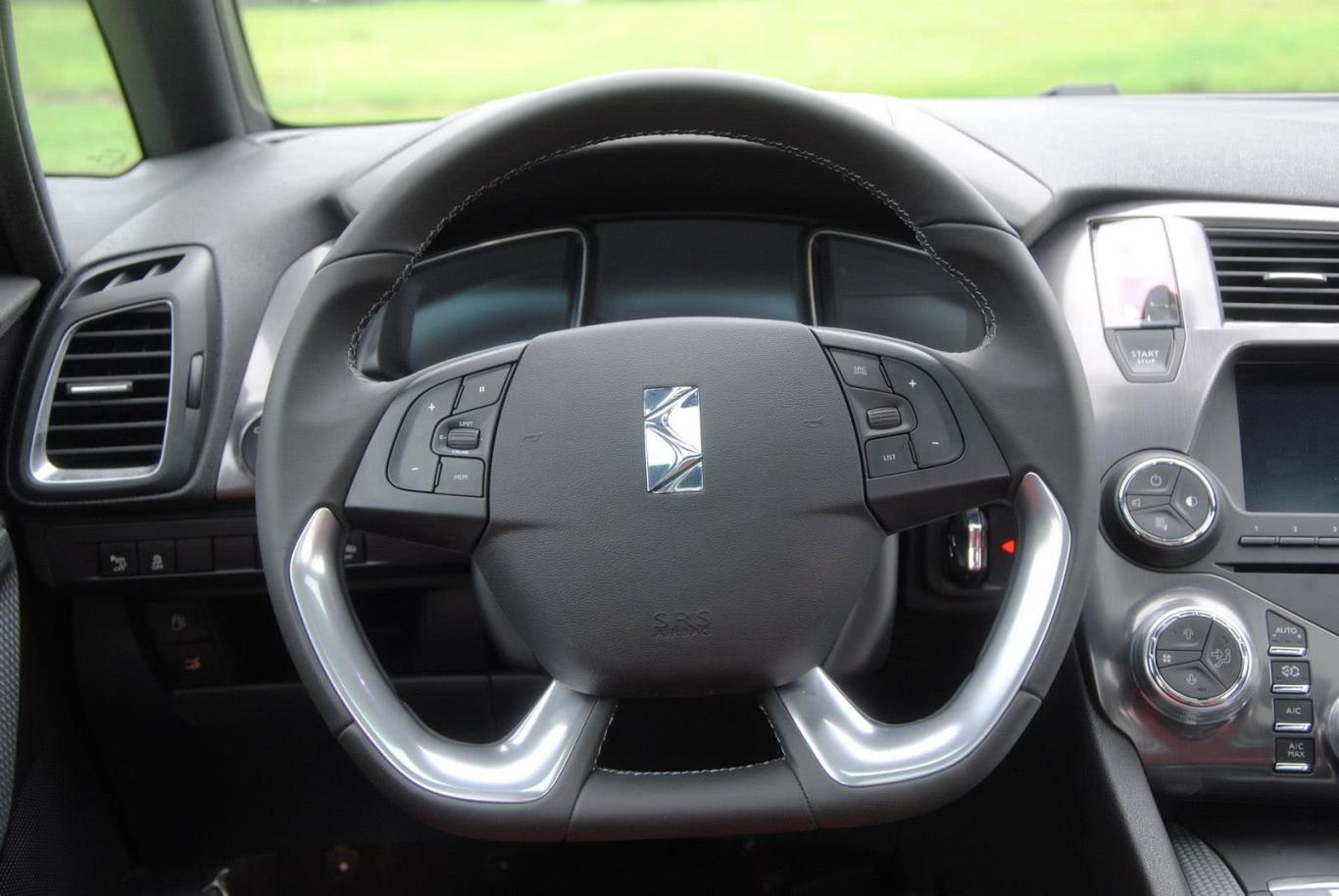 ds 5(进口)1.6t 手自一体 尊享版方向盘