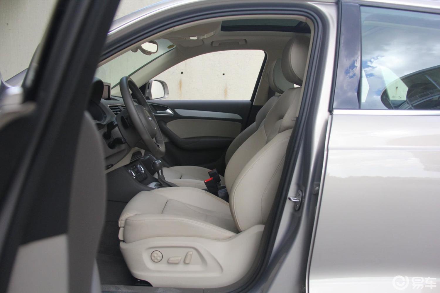 【奥迪q32012款40 tfsi 运动型前排空间汽车图片-汽车图片大全】-易车