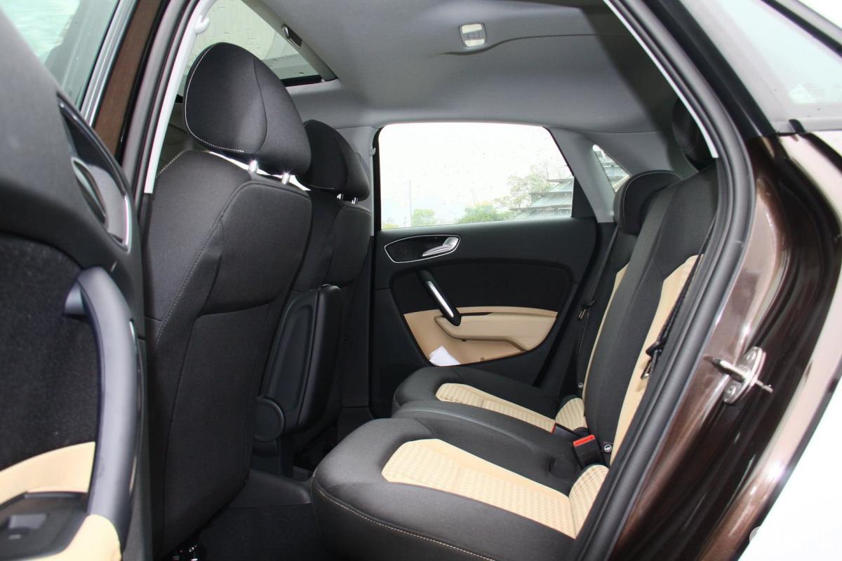 【奥迪a12013款sportback 30tfsi ego后排空间体验汽车图片-汽车图片