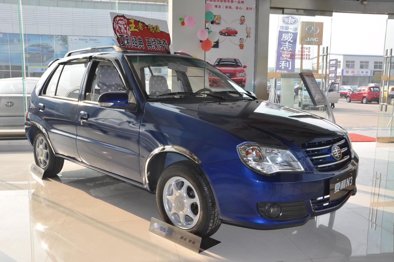 夏利n3 1.0l 手动 两厢 标准型侧前45度车头向右水平