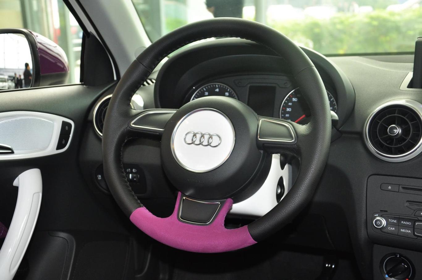 奥迪a1sportback 30tfsi urban方向盘