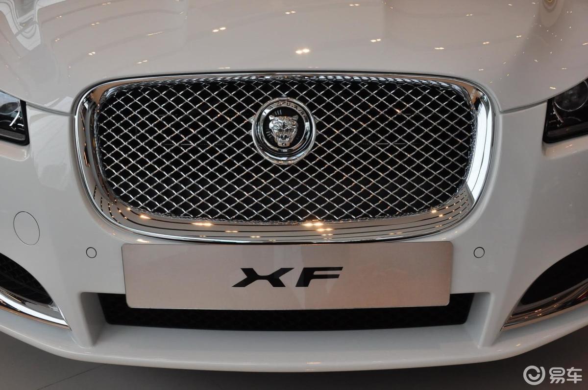 【捷豹xf2013款2.0t 豪华版前格栅侧俯拍汽车图片-汽车图片大全】-易