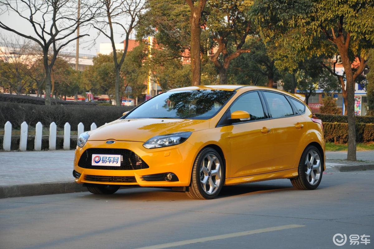 0t 手动 橙色版侧前45度车头向左水平汽车图片-汽车图片大全】-易车