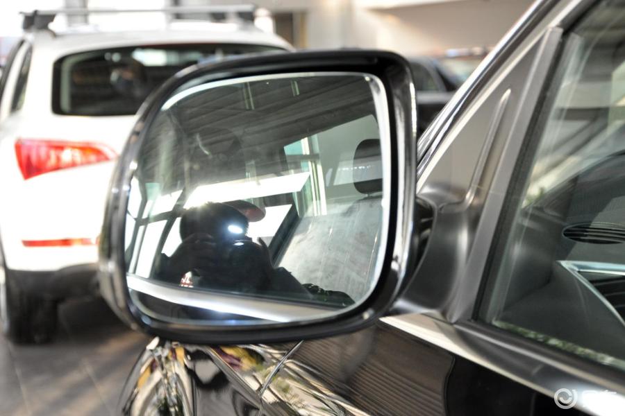 【奥迪q72013款35 tfsi 进取型后视镜镜面(后)汽车图片-汽车图片大全