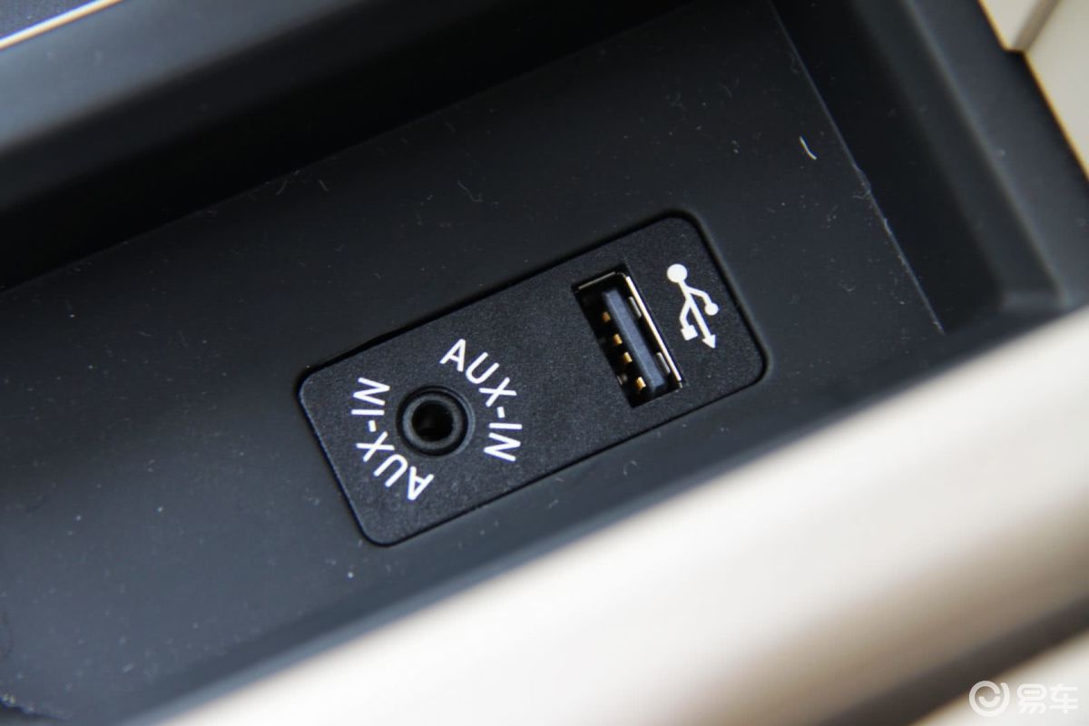 【宝马3系2013款328li 风尚设计套装aux接口汽车图片-汽车图片大全】