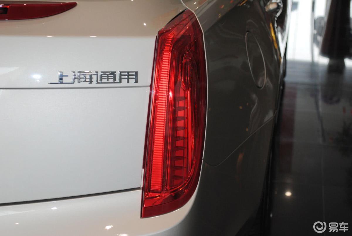 【凯迪拉克xts2013款28t 豪华型尾灯侧45度俯拍汽车图片-汽车图片大全