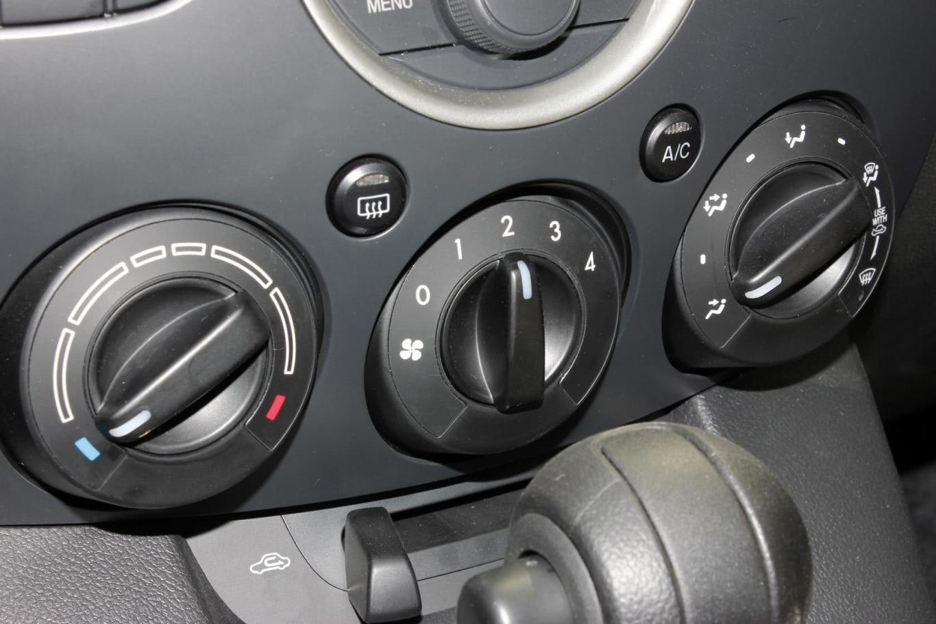 马自达2两厢 1.3l 自动 标准版空调