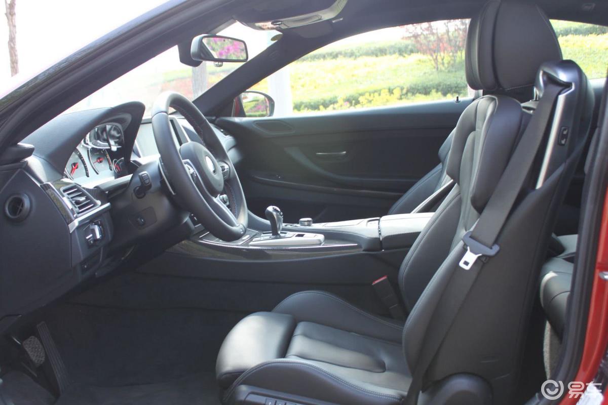 【宝马m62013款coupe前排空间汽车图片-汽车图片大全】-易车