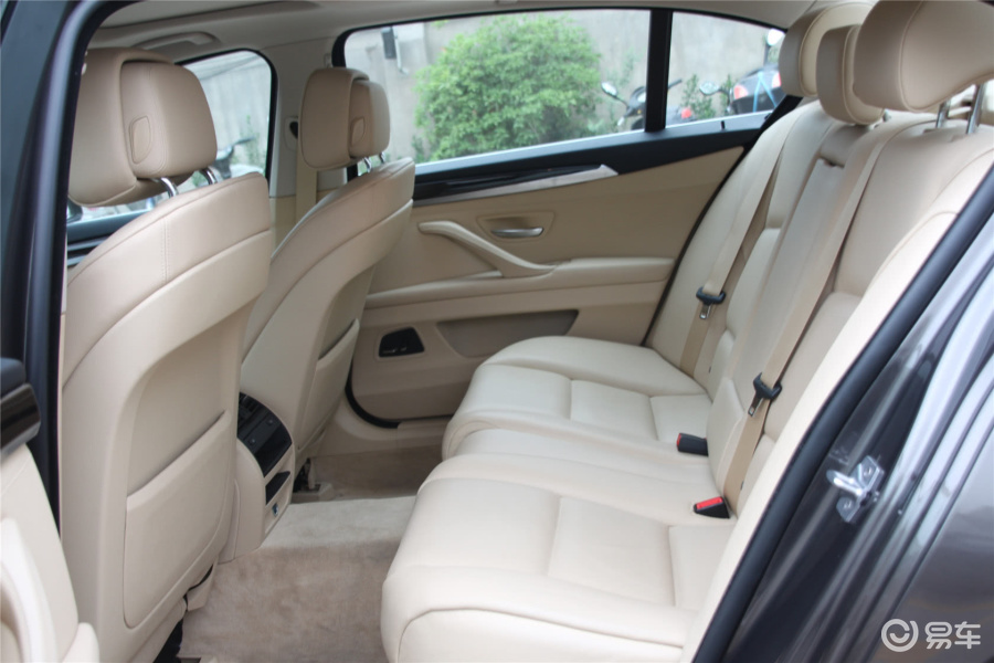 【宝马5系2013款525li 豪华型后排空间体验汽车图片-汽车图片大全】