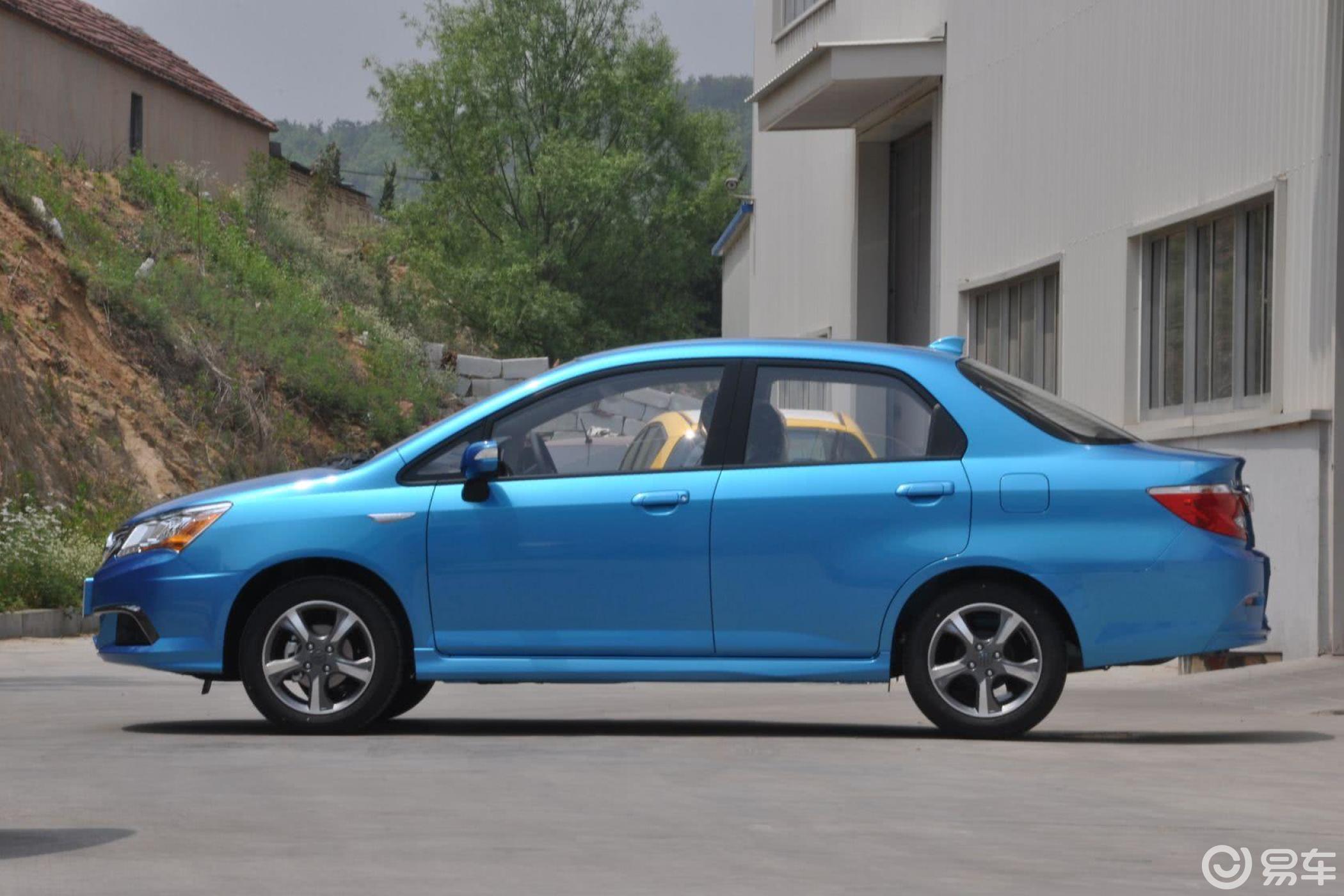 【理念s12013款1.