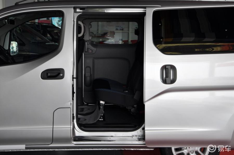 【郑州日产nv2002012款1.