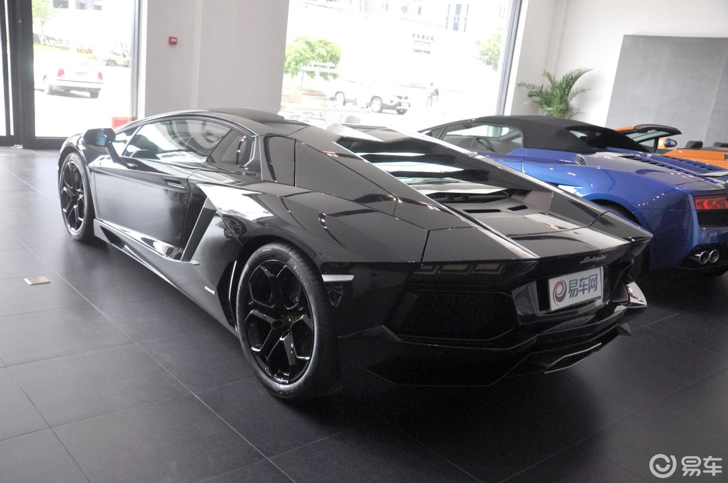 【兰博基尼aventador2013款lp 700-4 roadster侧后45度车头向左水平