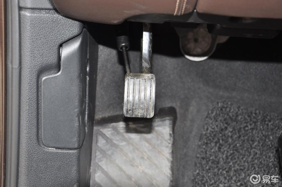 【奥迪q72014款35 tfsi quattro 专享型驻车制动(手刹,电子,脚刹)汽车