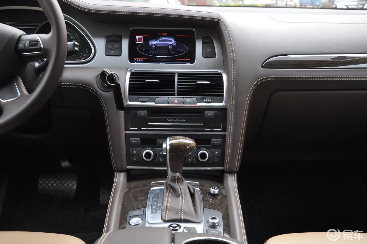 【奥迪q72014款35 tfsi quattro 专享型中控台整体汽车图片-汽车图片