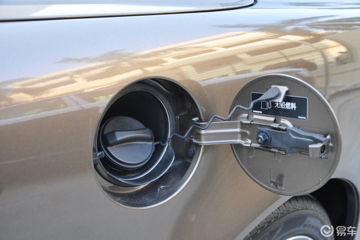 【沃尔沃c702012款2.