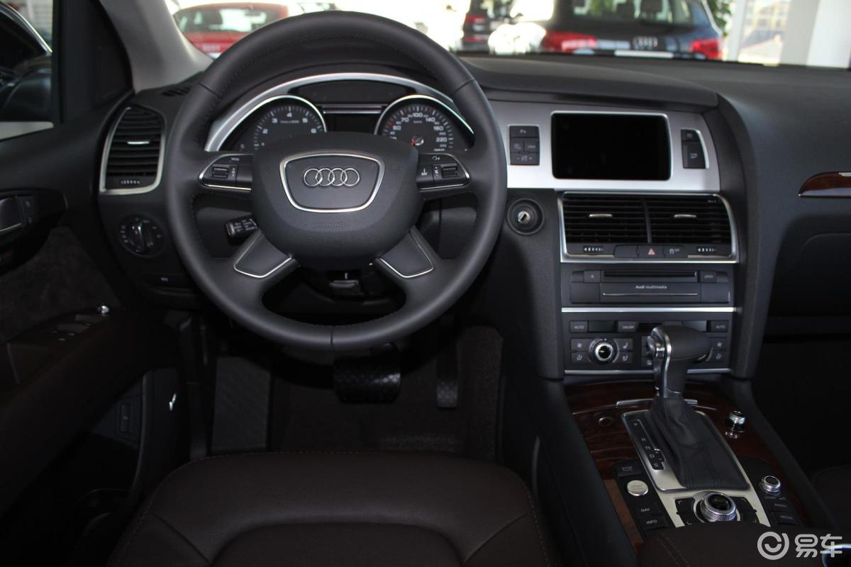 【奥迪q72014款40 tfsi quattro 运动型驾驶位区域汽车图片-汽车图片