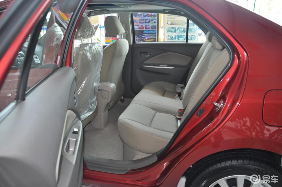 丰田威驰 后排空间图