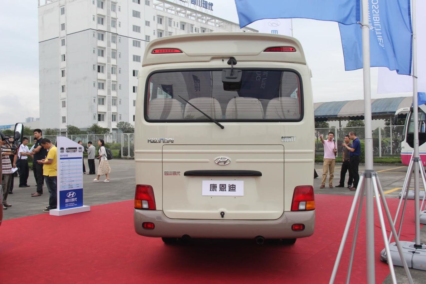 康恩迪4.0t 手动 高级版 20座外观