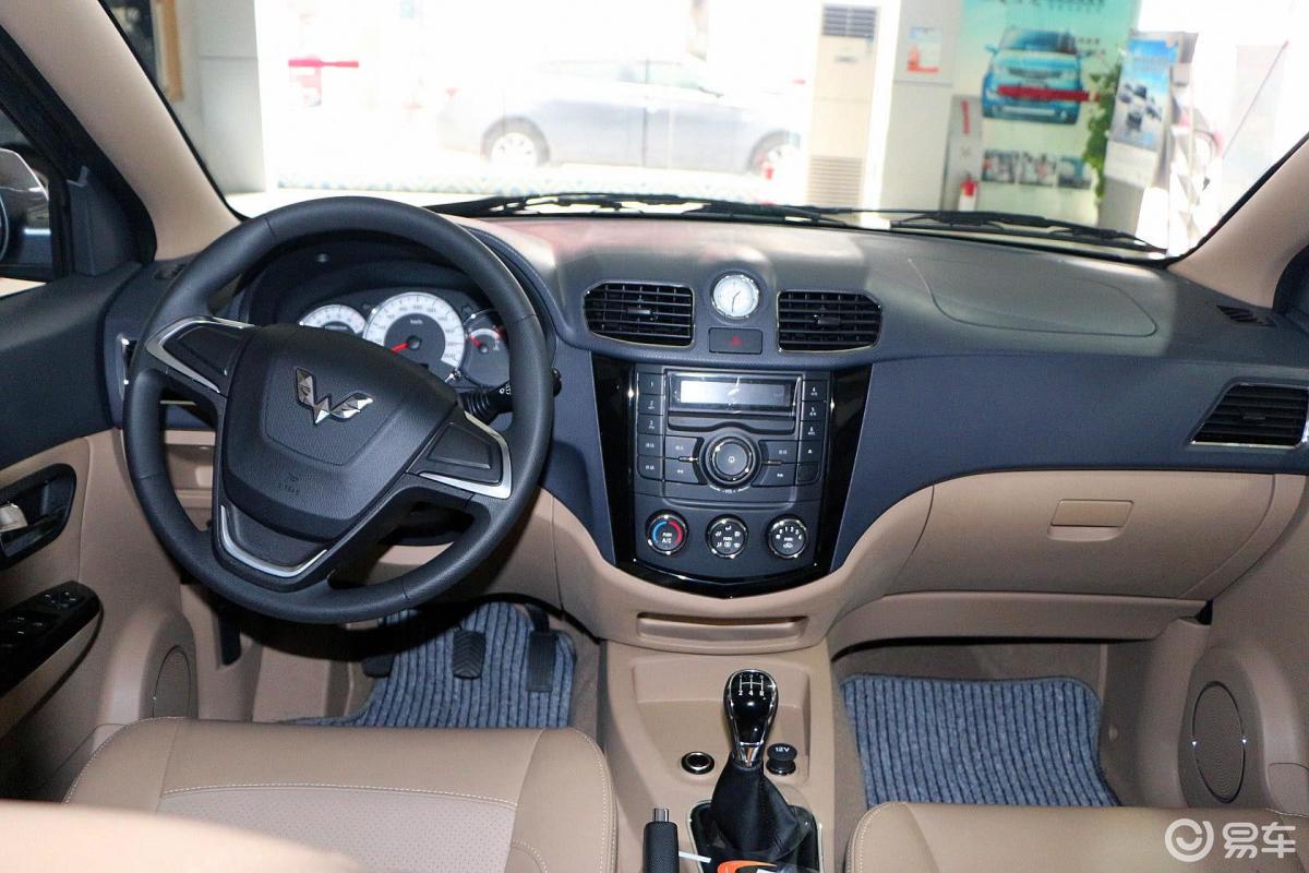 五菱宏光s  2013款  2021款  2020款  2019款  2018款  2016款  2155