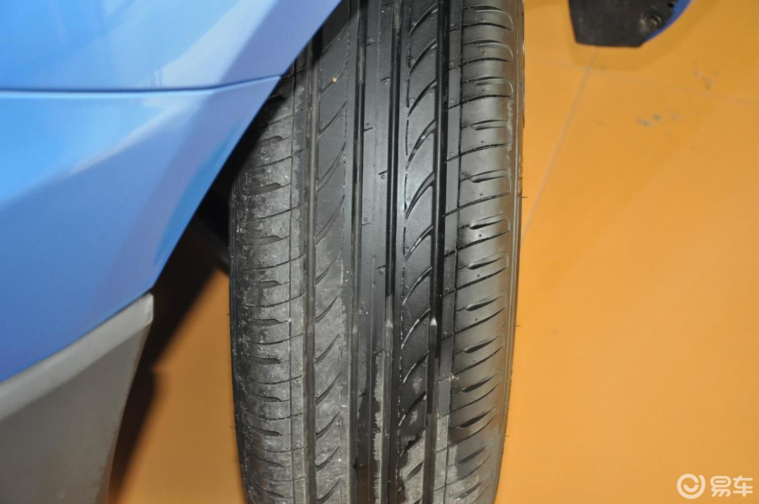 3l 手动 舒适型轮胎花纹汽车图片-汽车图片大全】-易车