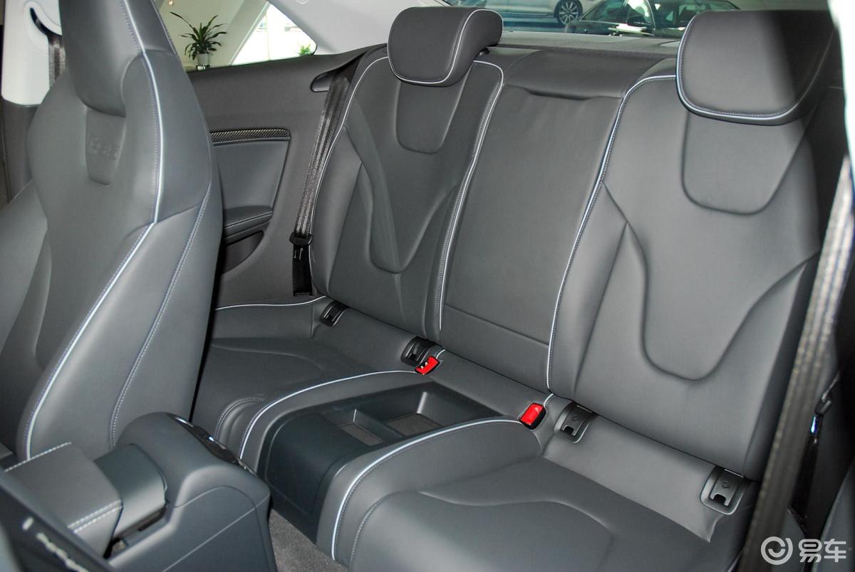 后排座椅