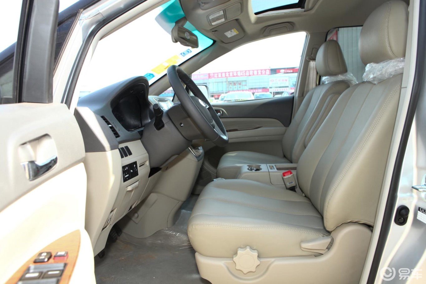 比亚迪m6 空间—银色