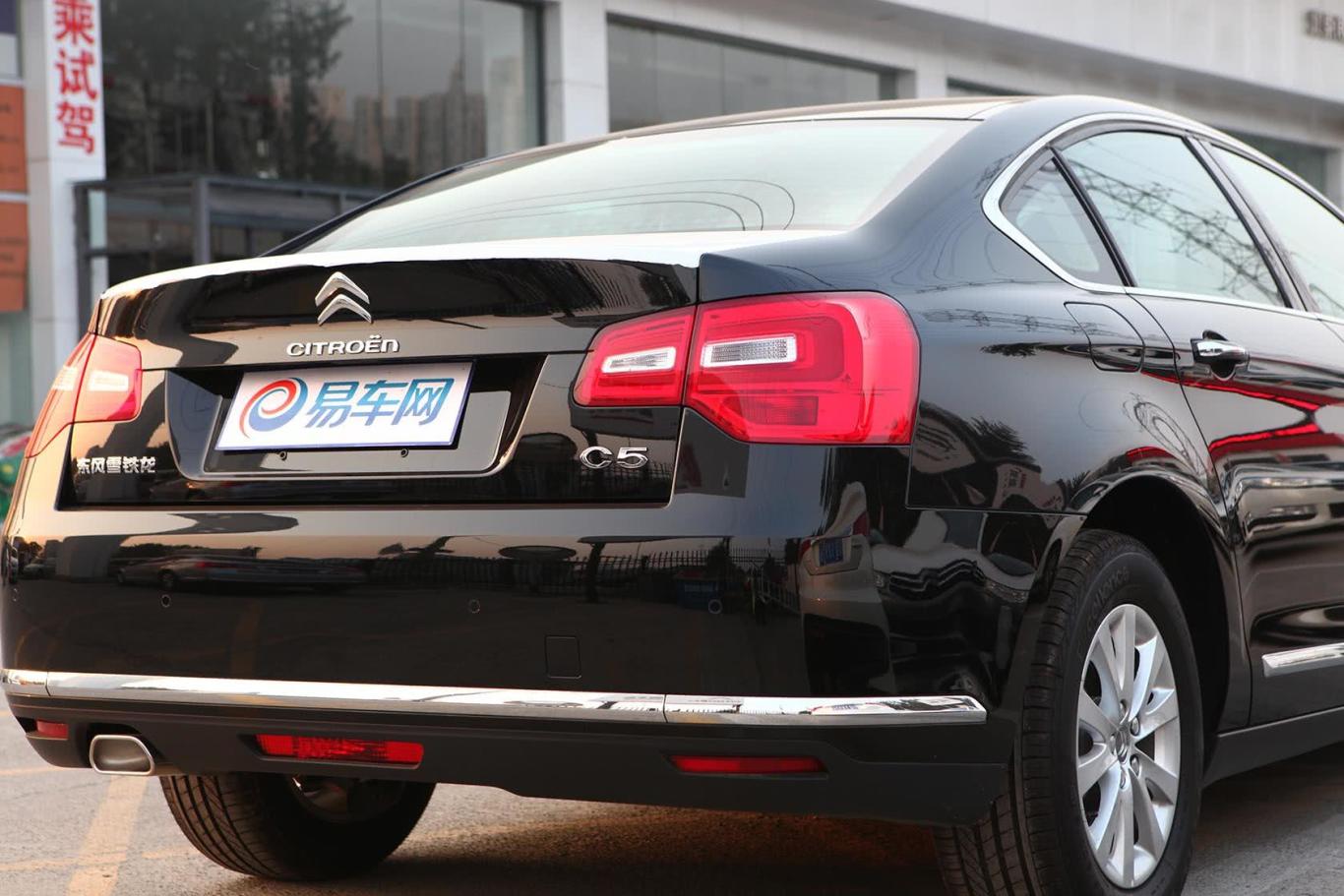 雪铁龙c52.3l 自动 尊贵型车尾局部