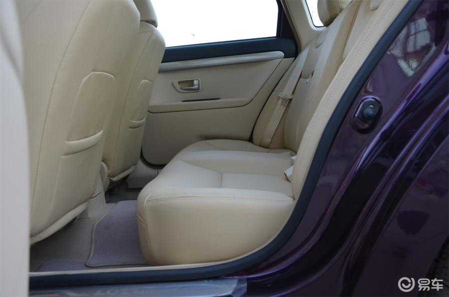 莲花l5三厢 后排空间图