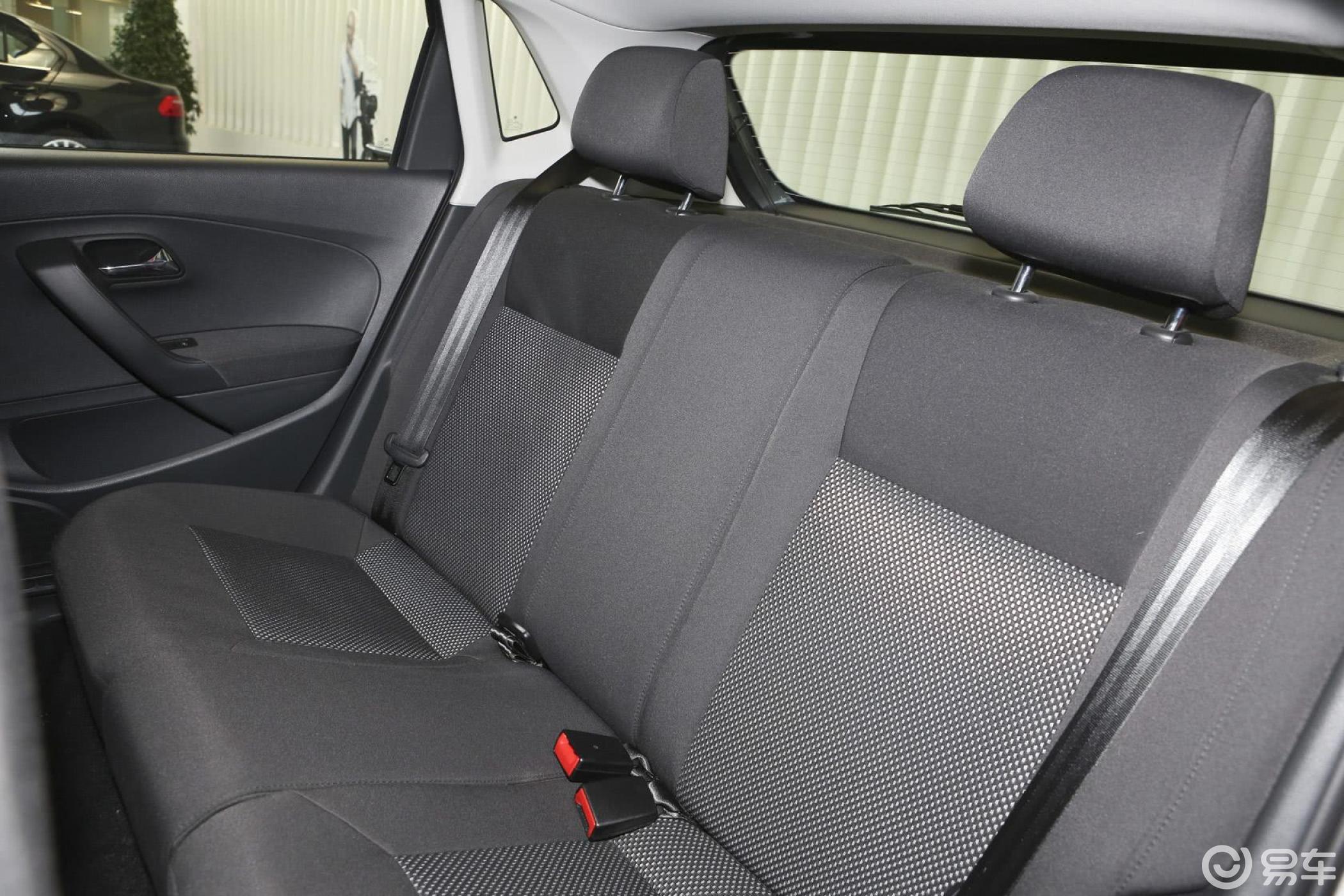 【polo2013款1.4l 手动 舒适版后排座椅汽车图片-汽车图片大全】-易车