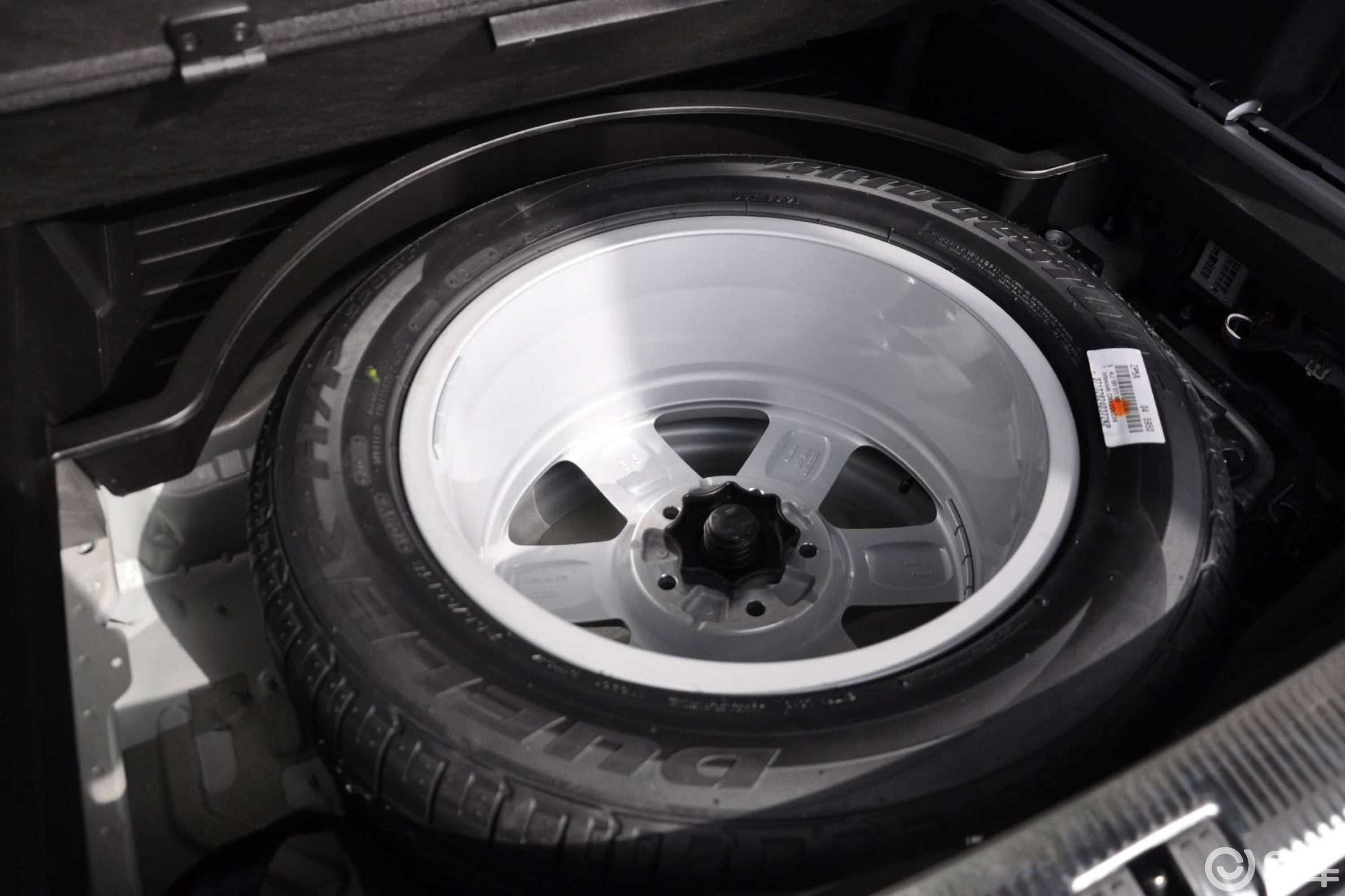 【奥迪q72014款35 tfsi quattro 进取型备胎汽车图片-汽车图片大全】