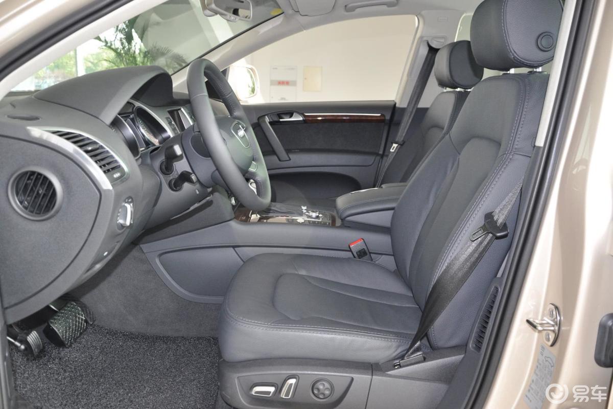 【奥迪q72014款35 tfsi quattro 进取型前排空间汽车图片-汽车图片