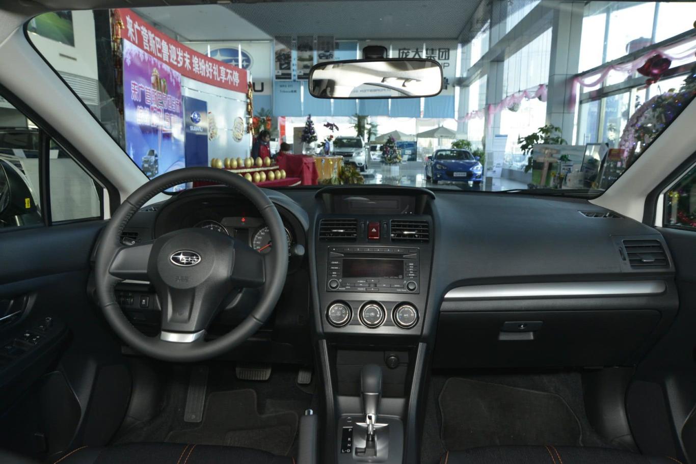 斯巴鲁xv2.0i 舒适版内饰全景正拍