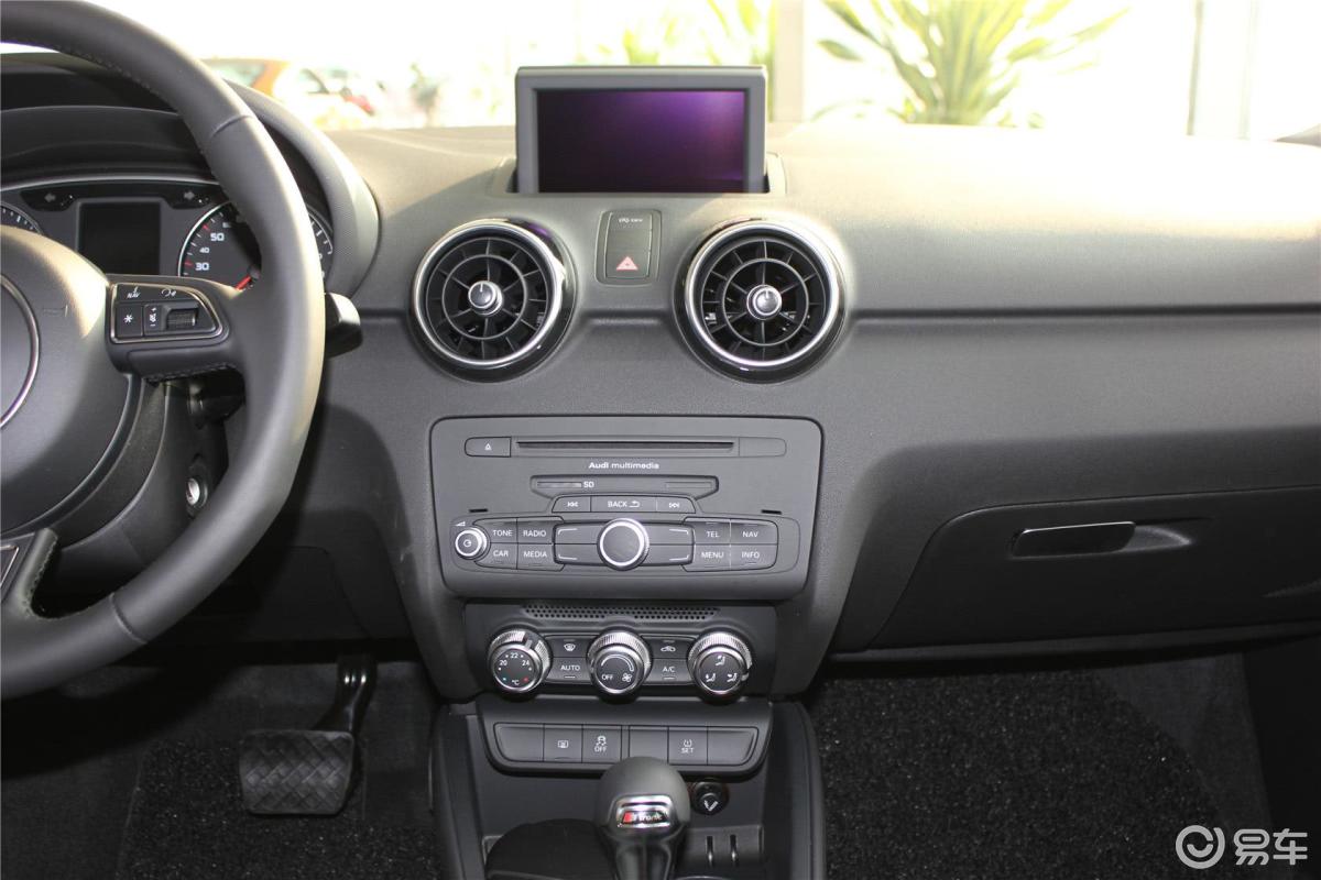 【奥迪a12014款30 tfsi 时尚型中控台整体汽车图片-汽车图片大全】